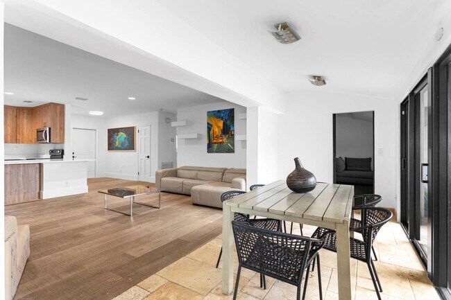 Foto del edificio - 715 NE 25th Ave