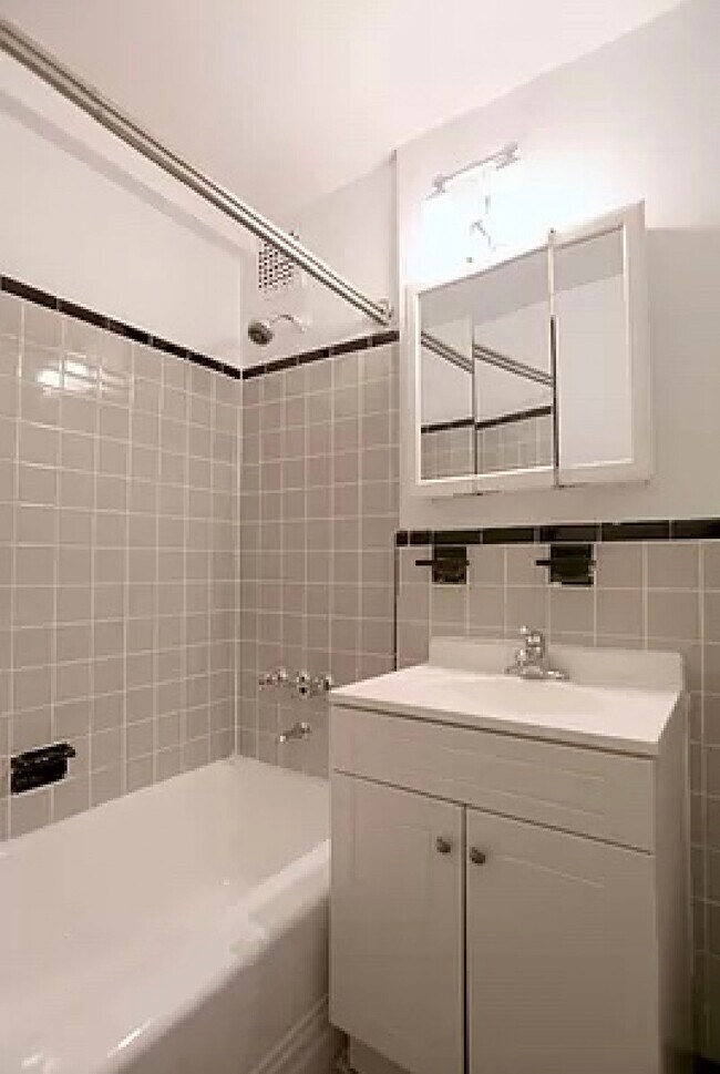 Foto del edificio - 156-160 E 55th St