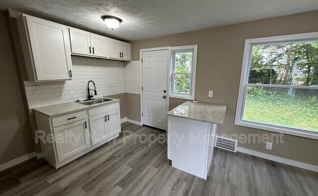 Foto del edificio - 24880 Fisher Rd