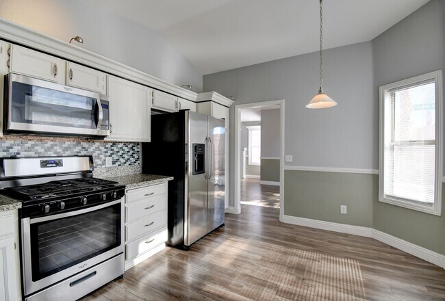 Building Photo - Charming 3-bedroom 2-bathroom home