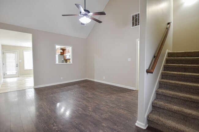 Foto del edificio - Pet Friendly Three Bedroom with Bonus!