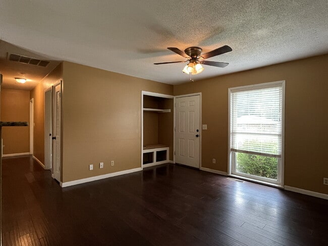 Building Photo - 3 Bedroom Home for Lease!!