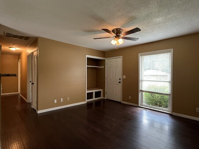 Foto del edificio - 3 Bedroom Home for Lease!!