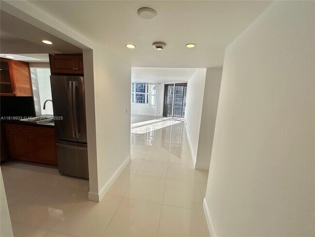 Foto del edificio - 1915 Brickell Ave