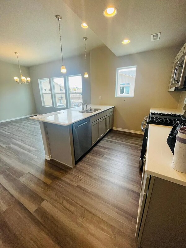 Building Photo - 7435 Gorgeted Quail Grv