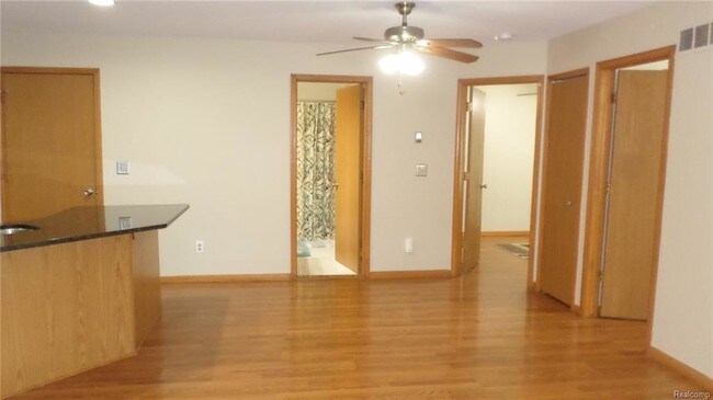 Foto del edificio - 33825 Hooker Rd