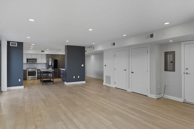 Building Photo - 85 Willow Ct