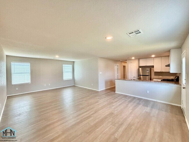 Foto del edificio - Beautiful 3 bed/2 bath 1,375 sqft home wit...