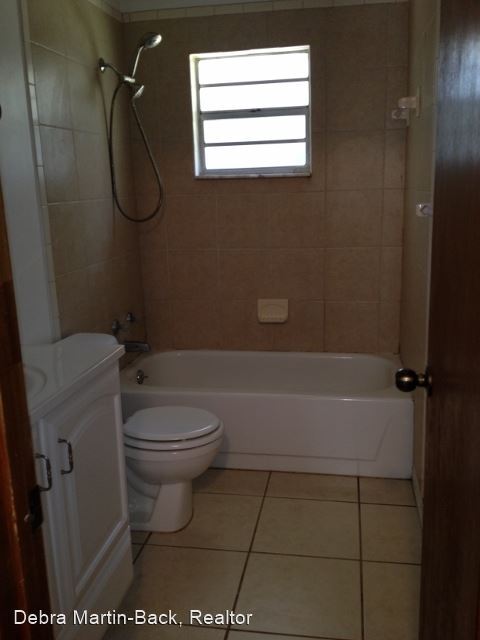 Building Photo - 2 br, 1 bath House - 7612 NE 35th Street