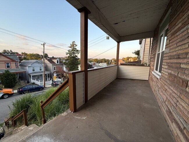 Building Photo - Now showing updated 4BR 1.5 bath house!