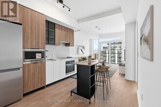 Building Photo - 1037 The Queensway