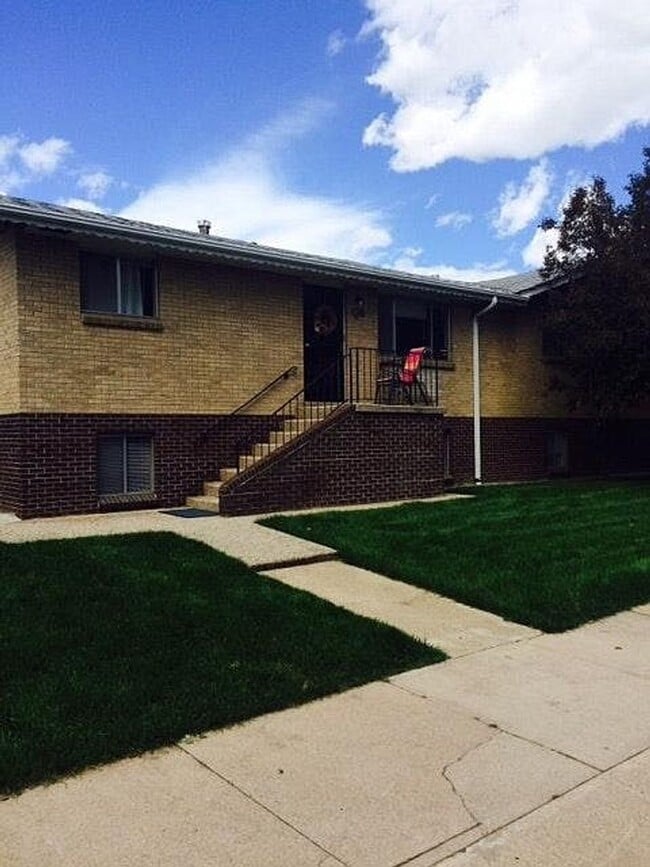 Photo - Bright & Beautiful Top Floor 2-bedroom 1 B... Apartment