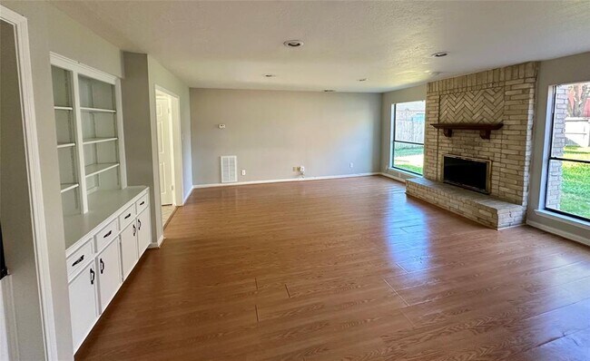 Foto del edificio - 2818 Stoney Wood Dr