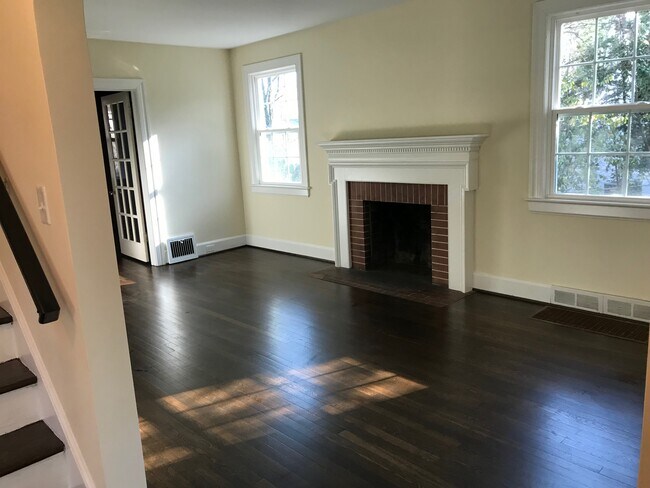 Sala de estar - 131 Rosedale Cir