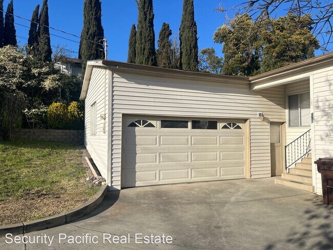 Building Photo - 3 br, 1.5 bath House - 551 Sonoma Ave