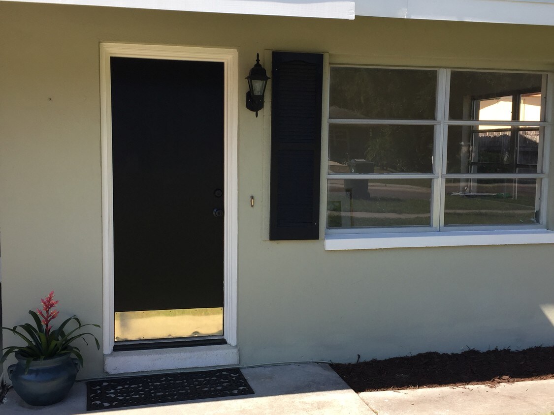 Foto principal - 3331 Dryer Ave