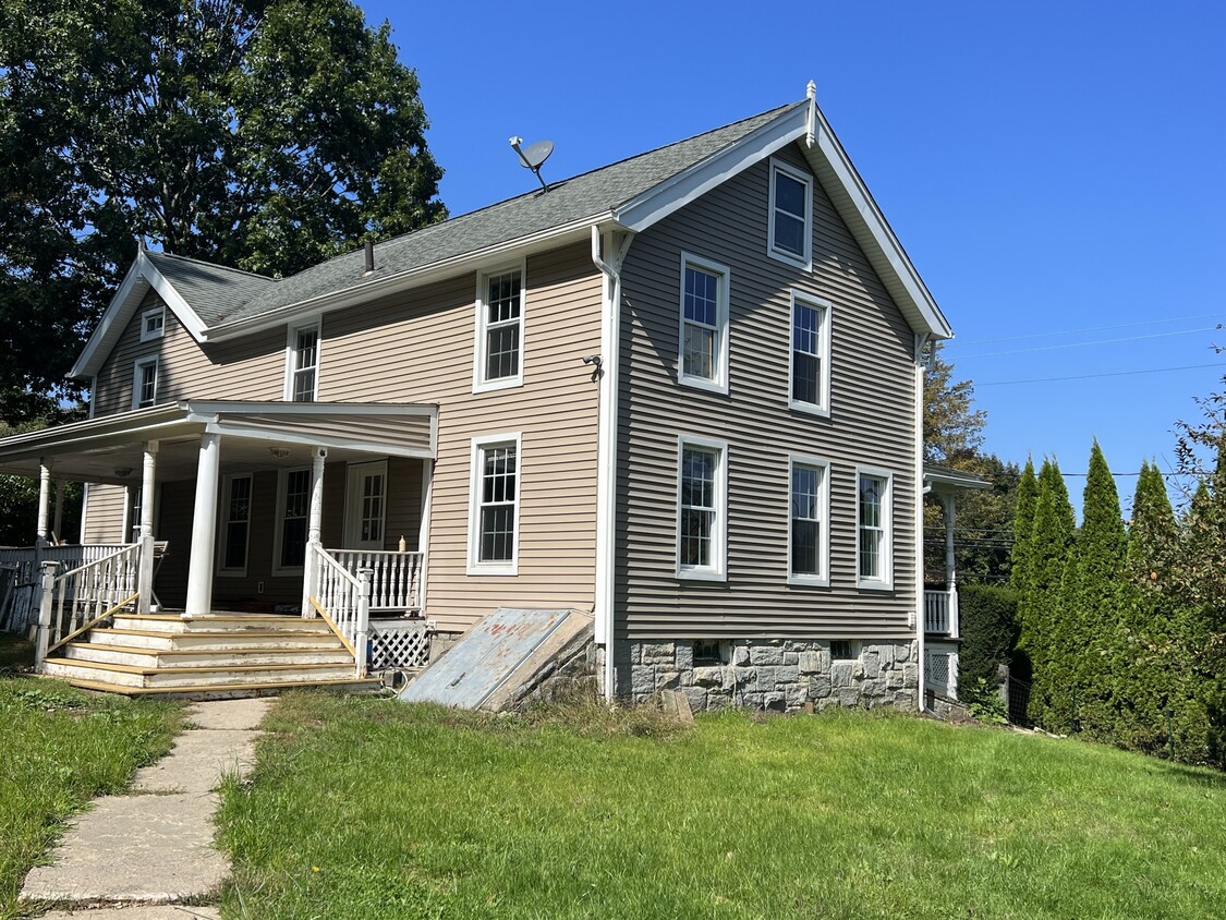 Rear view - 535 Bunker Hill Ave