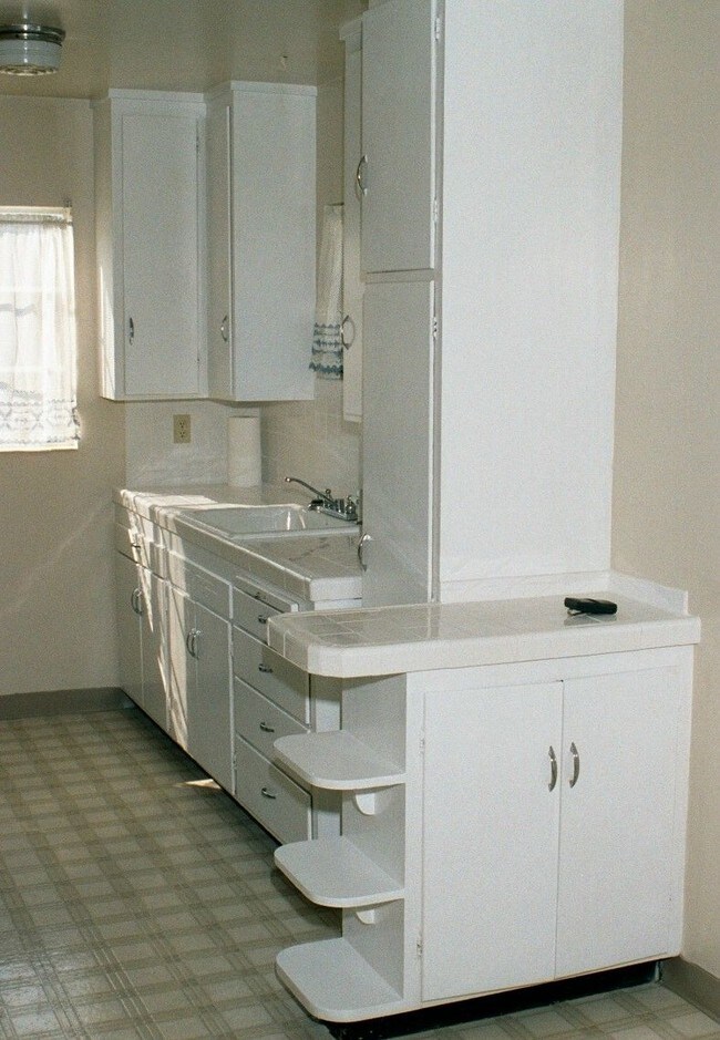 Building Photo - 1681 Latham St