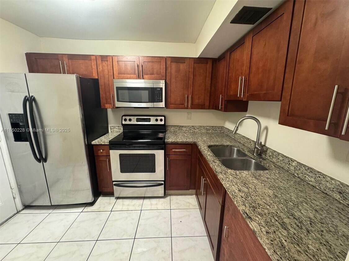Primary Photo - 3600 NW 21st St