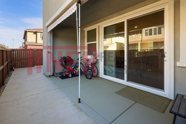 Foto del edificio - Welcome to this stunning 4-bedroom, 2.5-ba...