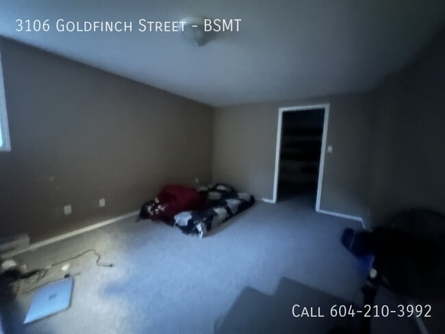 Building Photo - Spacious Suite Near Highstreet