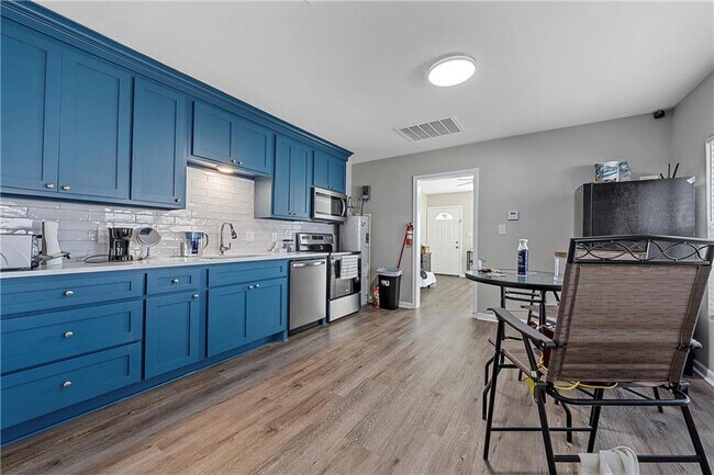 Foto del edificio - 1-Bedroom Duplex in Waco, TX with Spacious Layout and Great Location!