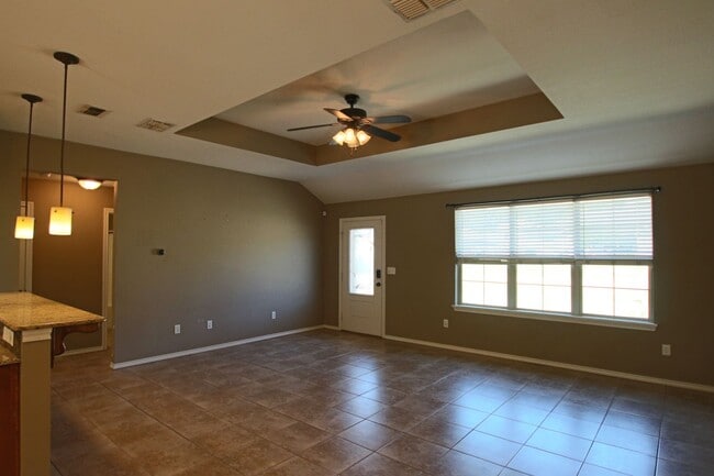 Foto del edificio - COMING SOON! Tour Today! 3 Bedroom 2 Bath in Lindale ISD!