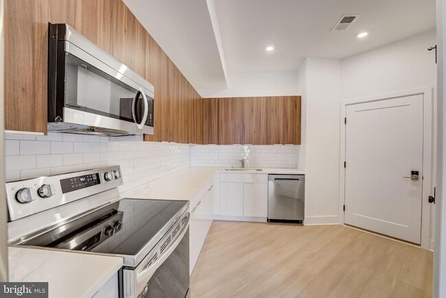 Foto del edificio - 4200 Lancaster Ave