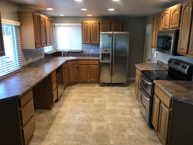 Cocina 14 x 12 - 2801 S Clarkson St