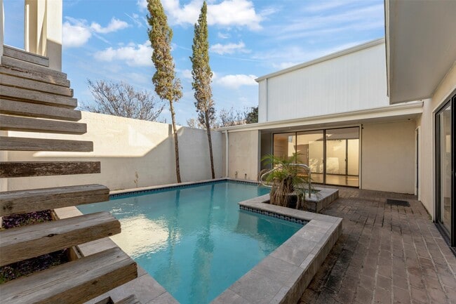 Building Photo - 1201 Autrey St