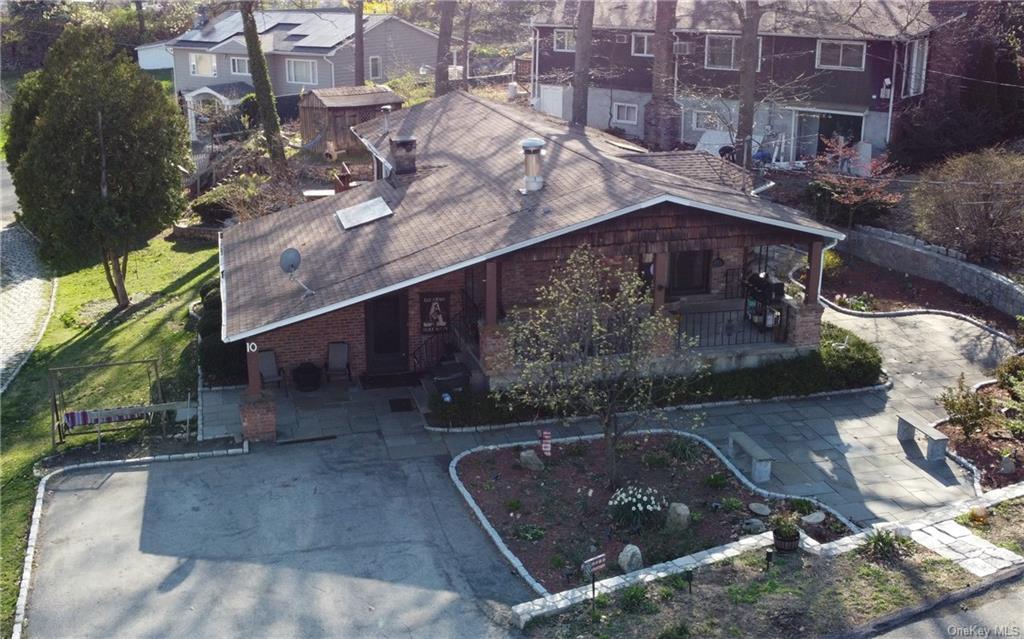 Primary Photo - 10 Rivercrest Rd