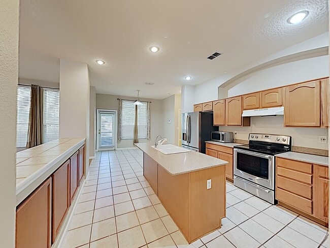 Building Photo - 13326 Via Roma Cir