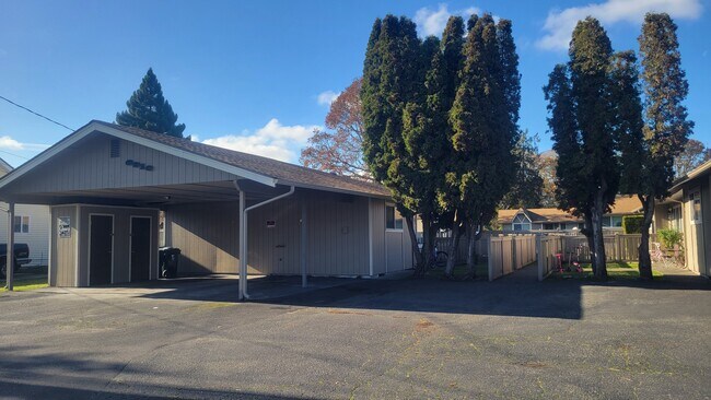 Cochera - 6910 S Madison St