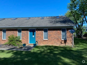 Building Photo - 10 Beacon Ct