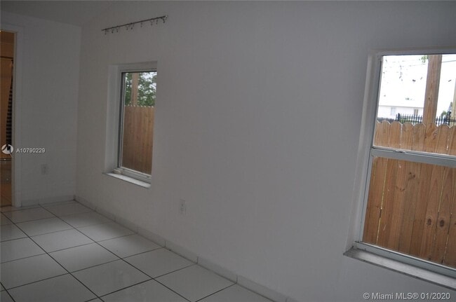 Building Photo - 2608 SW 11th St
