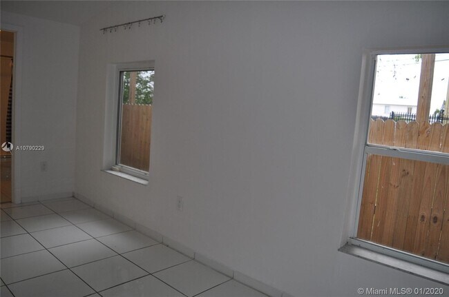 Foto del edificio - 2608 SW 11th St