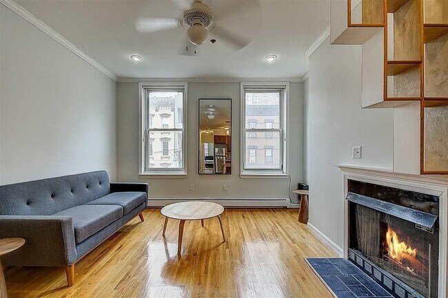 Building Photo - 74 Garden St