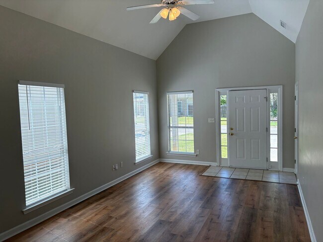 Foto del edificio - 3bed/2bath Available Now!