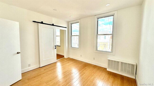 Foto del edificio - 68-52 76th St