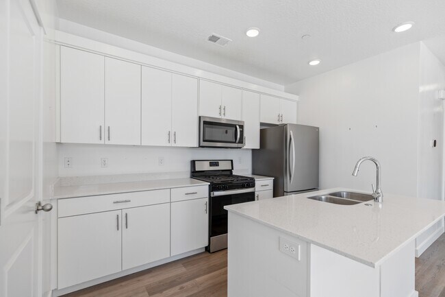 Building Photo - 463 W 60 S