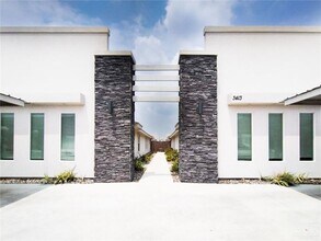 Building Photo - 12 Golden Nugget