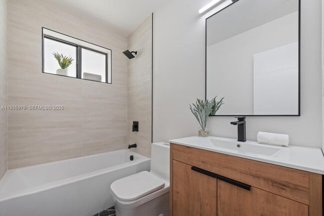 Foto del edificio - 2442 NW 170th St