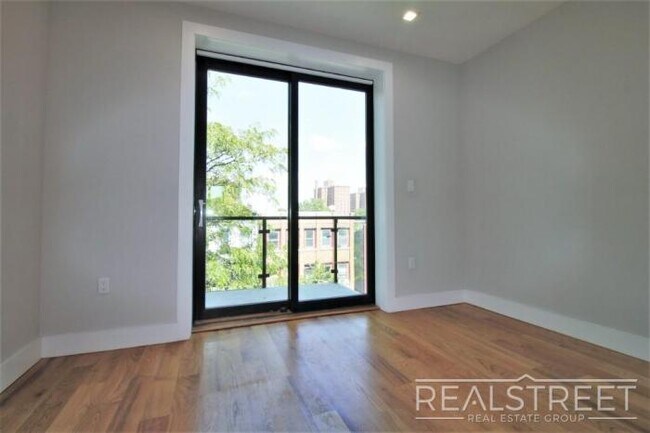 Foto del edificio - 2 bedroom in Brooklyn NY 11233