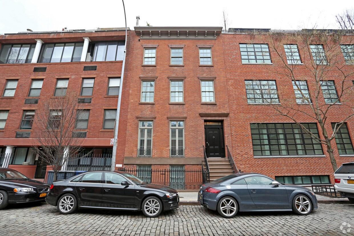 Building Photo - 92 Jane St
