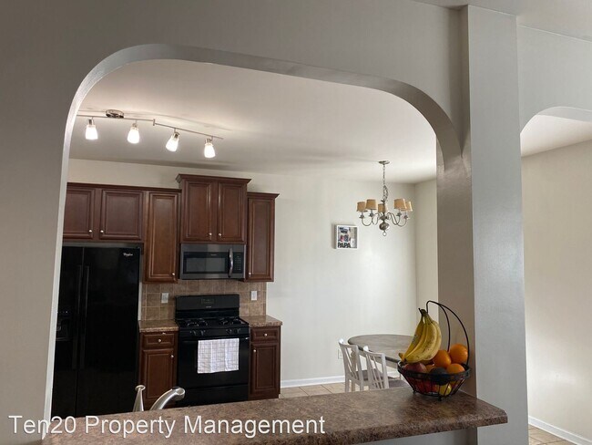 Building Photo - 4 br, 2.5 bath House - 701 Williams Ave