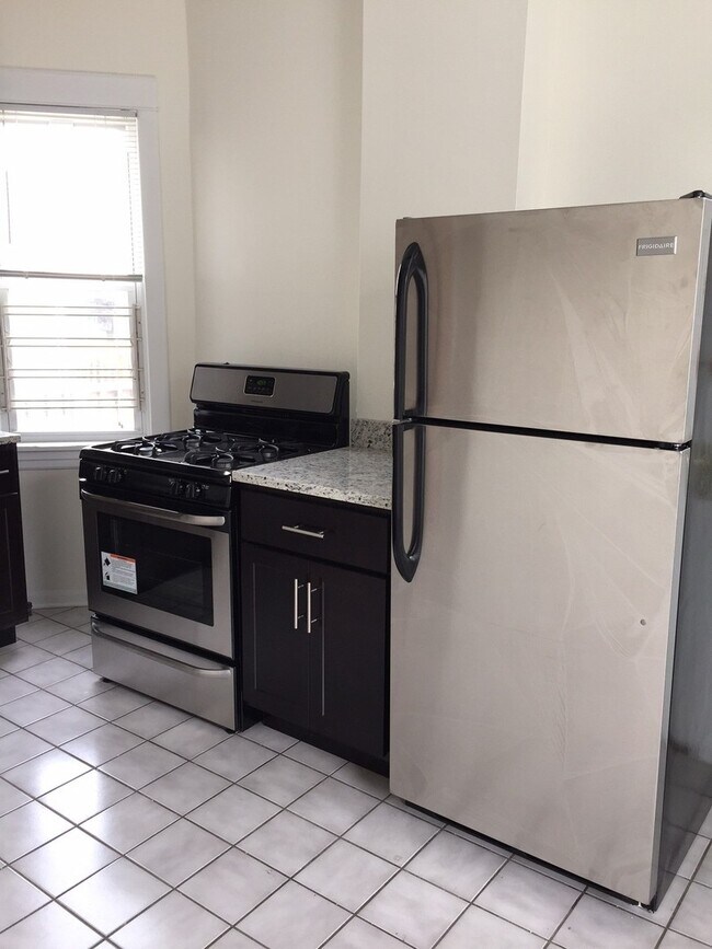 Foto del edificio - 2337 W Dickens Ave