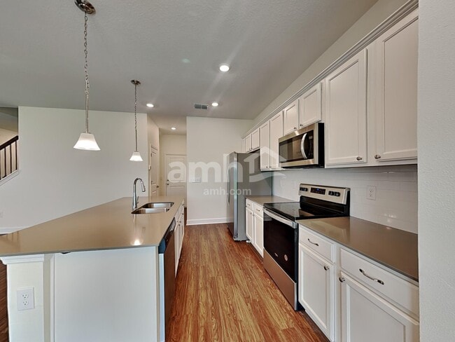 Building Photo - 320 Calla Lily Ct