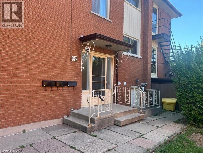 Photo du bâtiment - 92 Confederation Dr