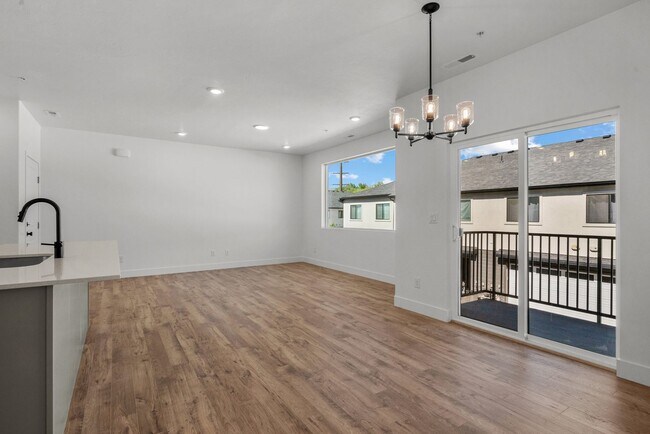 Building Photo - Brand-New 3 Bed, 2 Bath Townhome in Spanish Fork!