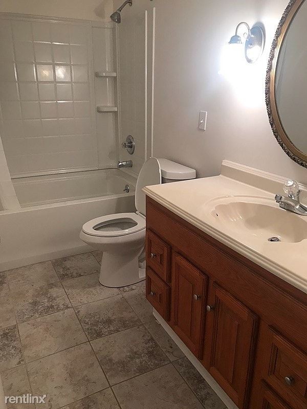 Building Photo - 2 br, 1.5 bath Townhome - 463 Emerson Drive